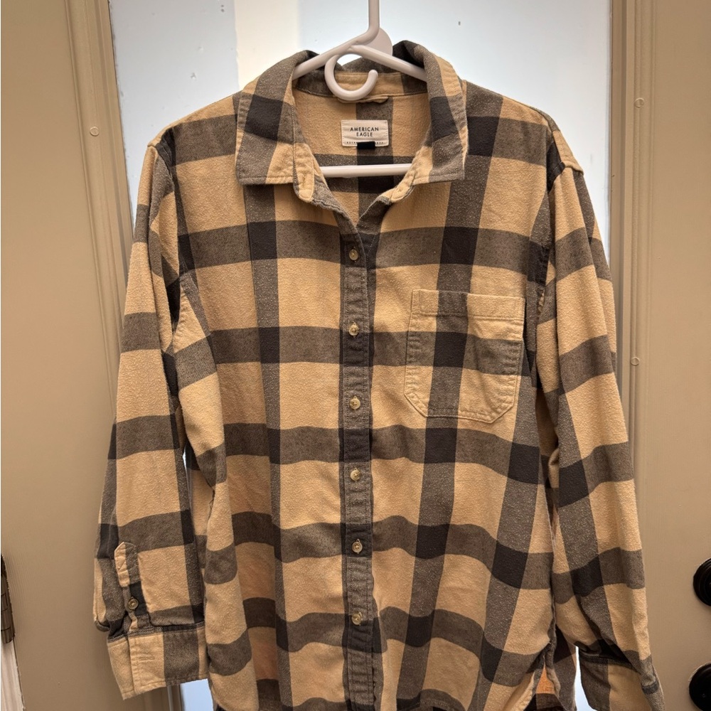 American eagle women’s flannel black and light blue plaid size large